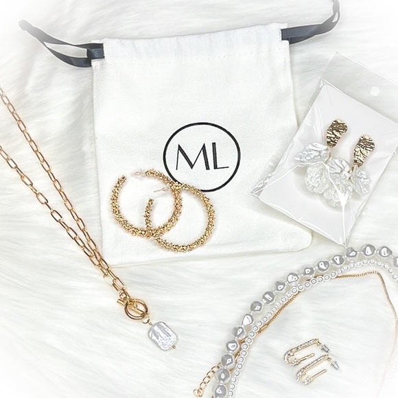 💕Glamtastic Marcel Louis Tinsel Hoop Earrings💕 - Picture 7 of 7